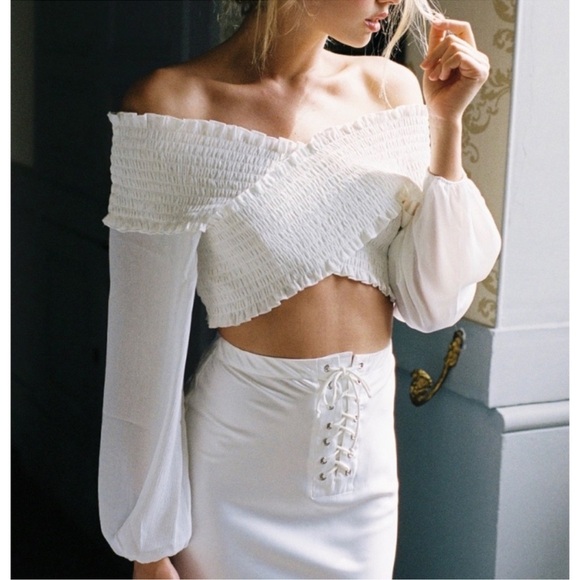 With Jean White Frances Ruched Top Bell Sleeves size M - Picture 4 of 11